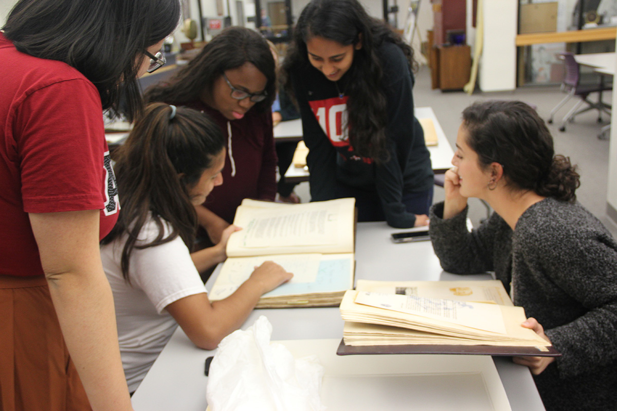 Students learning with archives