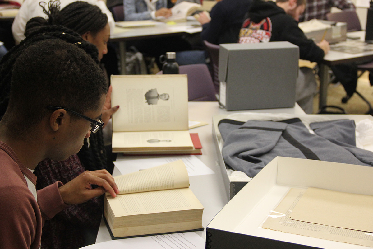 Students learning with archives